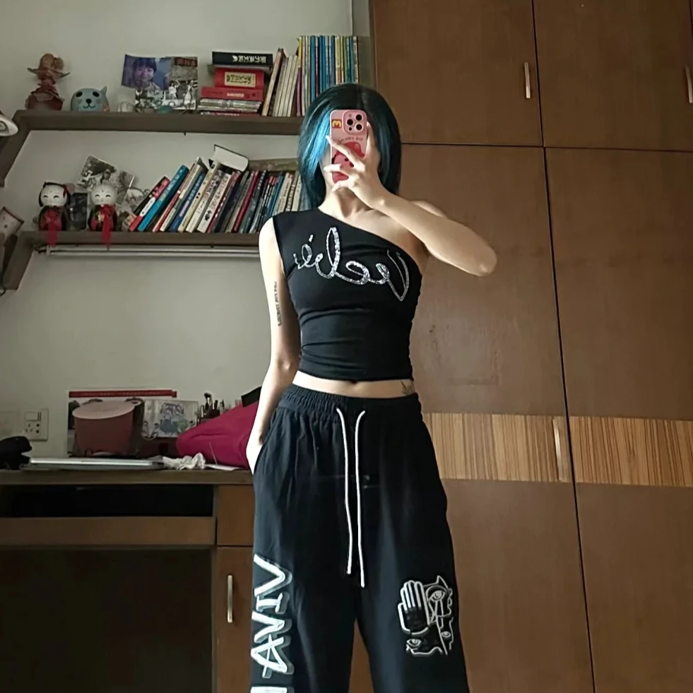 美式酷辣妹风无袖背心时髦字母烫钻斜领设计感夏季性感露脐上衣潮