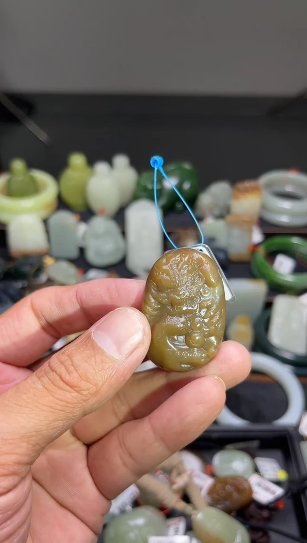 【闪购商品】和田玉吊坠未镶嵌且末糖 龙牌821267