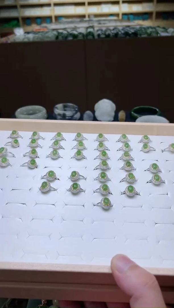 【闪购商品】和田玉截止未镶嵌碧玉蛋面戒指一个【多样性发货】