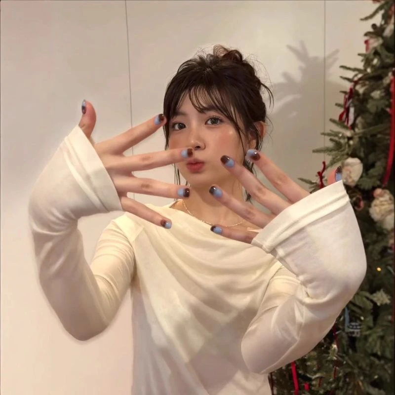 手工穿戴甲不规则色块湖蓝巧棕晕染高级感撞色拼接纯欲风显白美甲