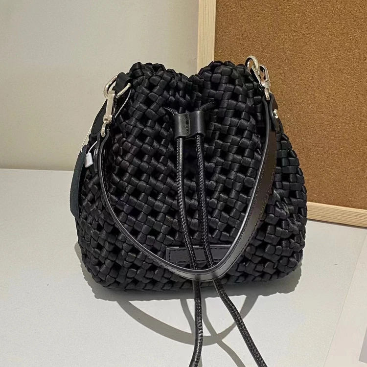 2024款手工编制水桶包韩系抽带真皮休闲女士腋下单肩手提斜挎包女