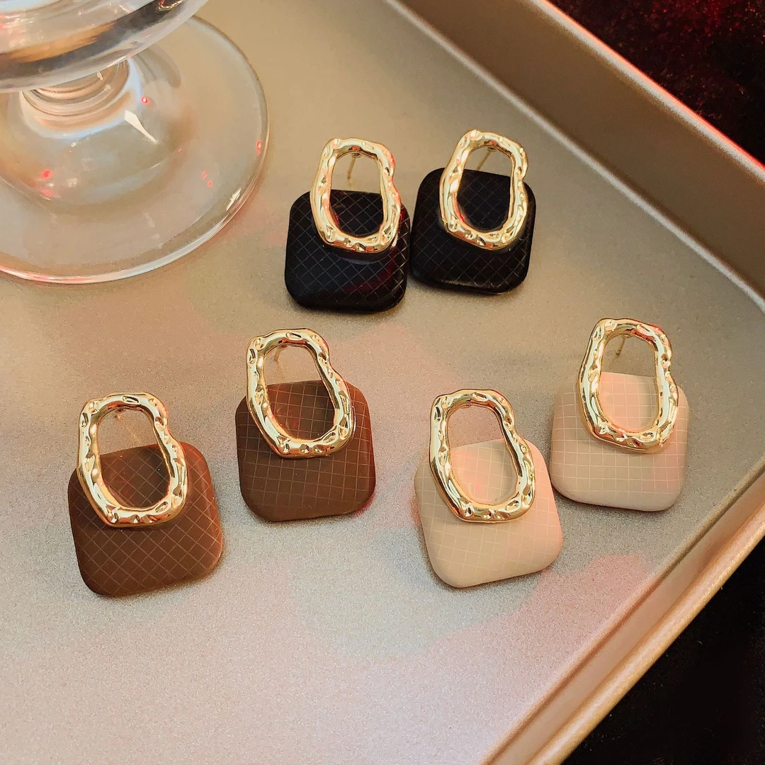 铜合金耳饰 秋冬上新小香风金属耳环女轻奢百搭小众设计感耳饰女