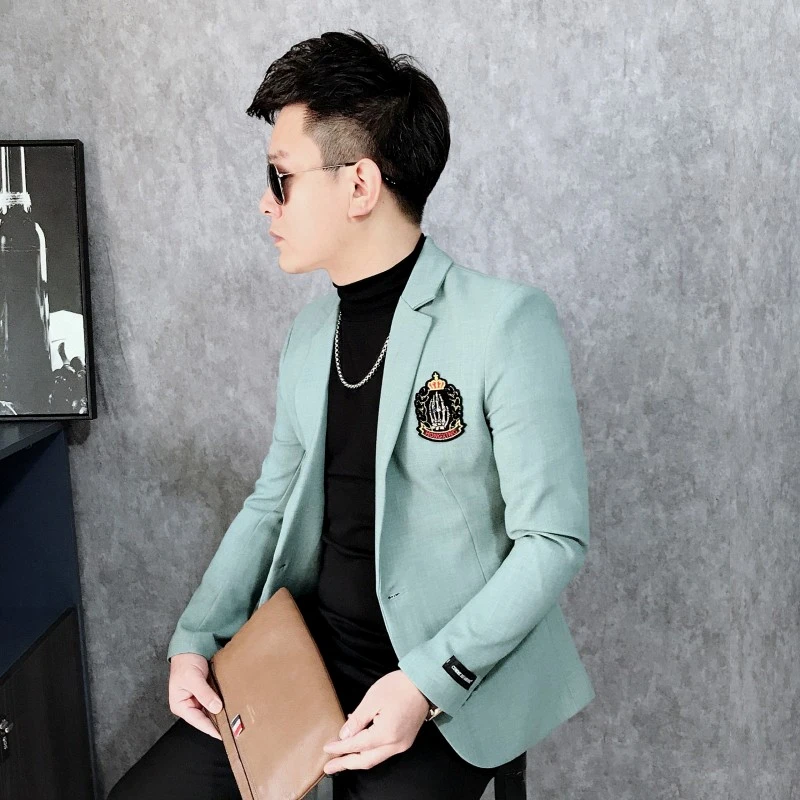 新款潮男时尚小西装韩版修身个性短款西服外套男刺绣流行小码西装