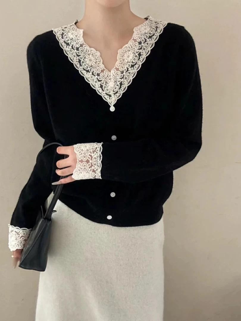 秋季新款轻奢高级感气质时尚拼接v领提花蕾丝单排扣子针织开衫-G