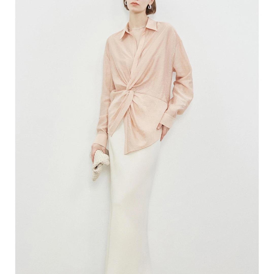 【缦与】24新款轻盈仙气 解构不对称肌理麻感轻透扭结廓形翻领衬衫