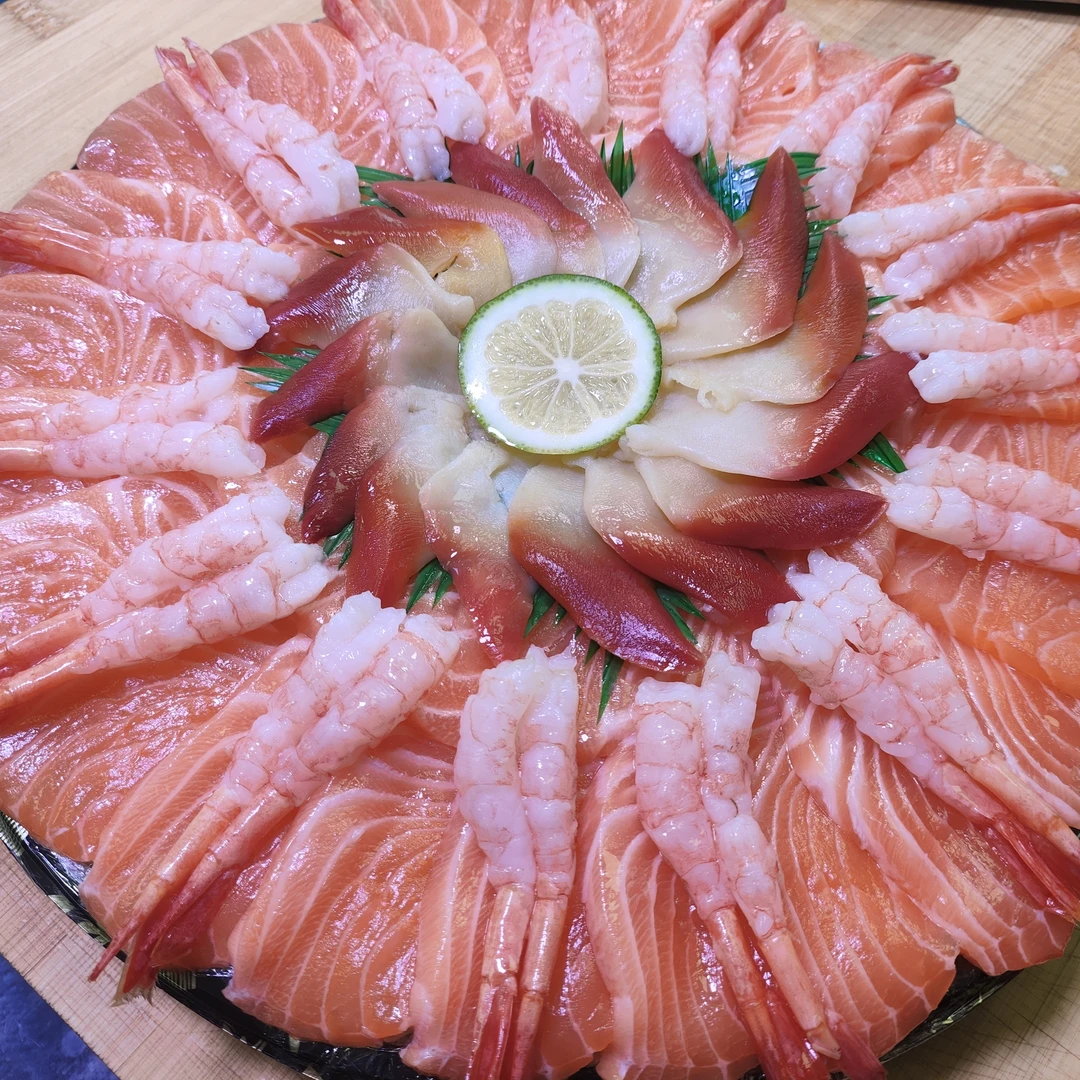 3人餐拼盘刺身（纯鲜三文鱼1斤+甜虾30尾+北极贝16片）