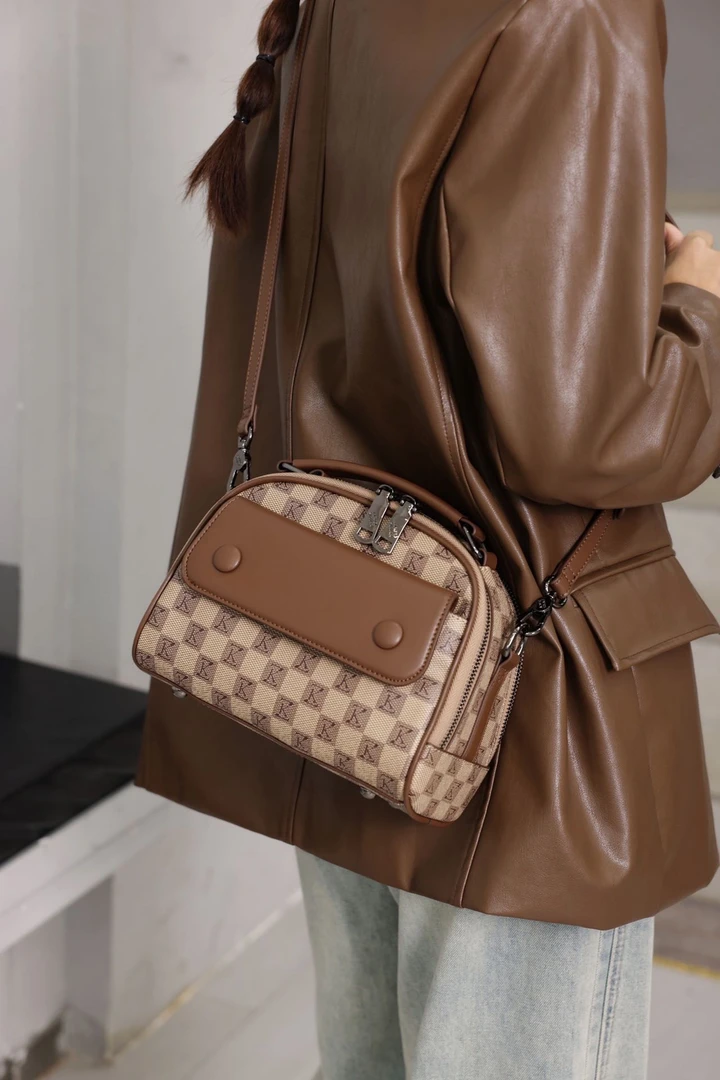 经典女士时尚棋盘格复古百搭潮流苹果包单肩斜挎手提包包款号8300