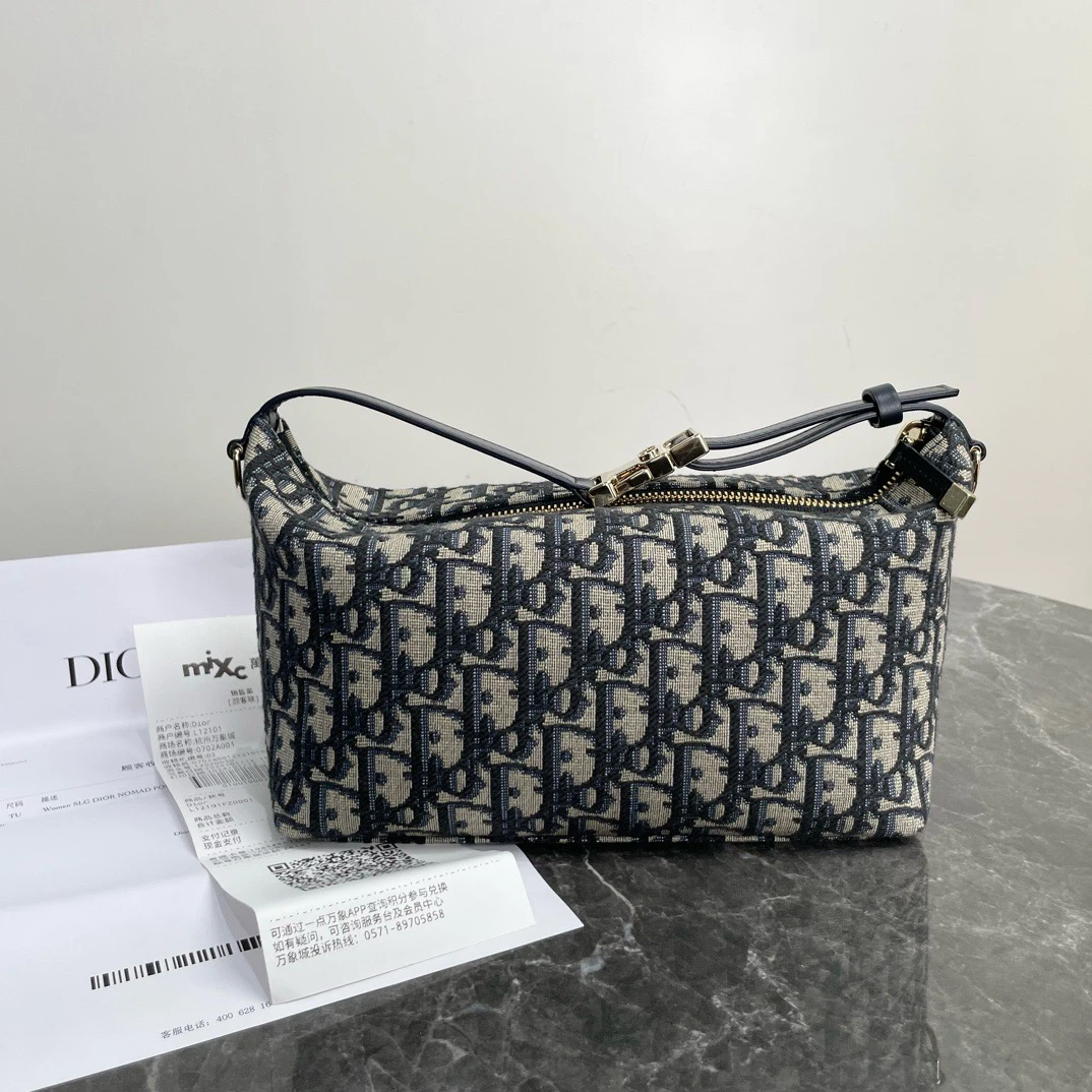 Dior Nomad系列老花刺绣手拿包