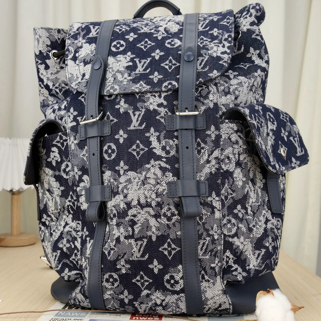 99新 LV Christopher牛仔刺绣22早春限定双肩包