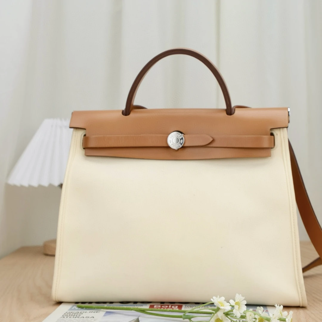 嘉壹/99新(6147)Hermes爱马仕 Herbag 31棕色拼米色帆布单肩包C刻