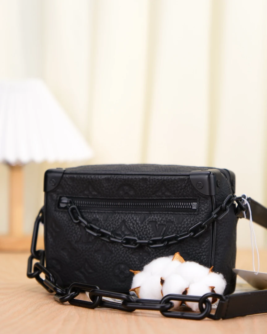 LV老花压纹（5749）mini soft trunk黑盒子单肩斜挎包
