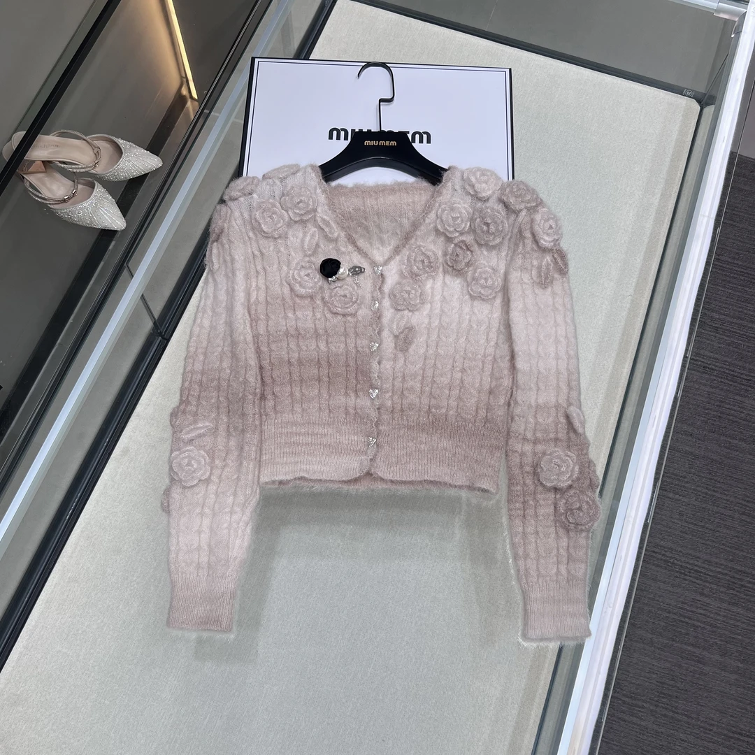 轻奢高端女装秋季小众设计花朵上衣v领单排扣好看针织衫DY5472