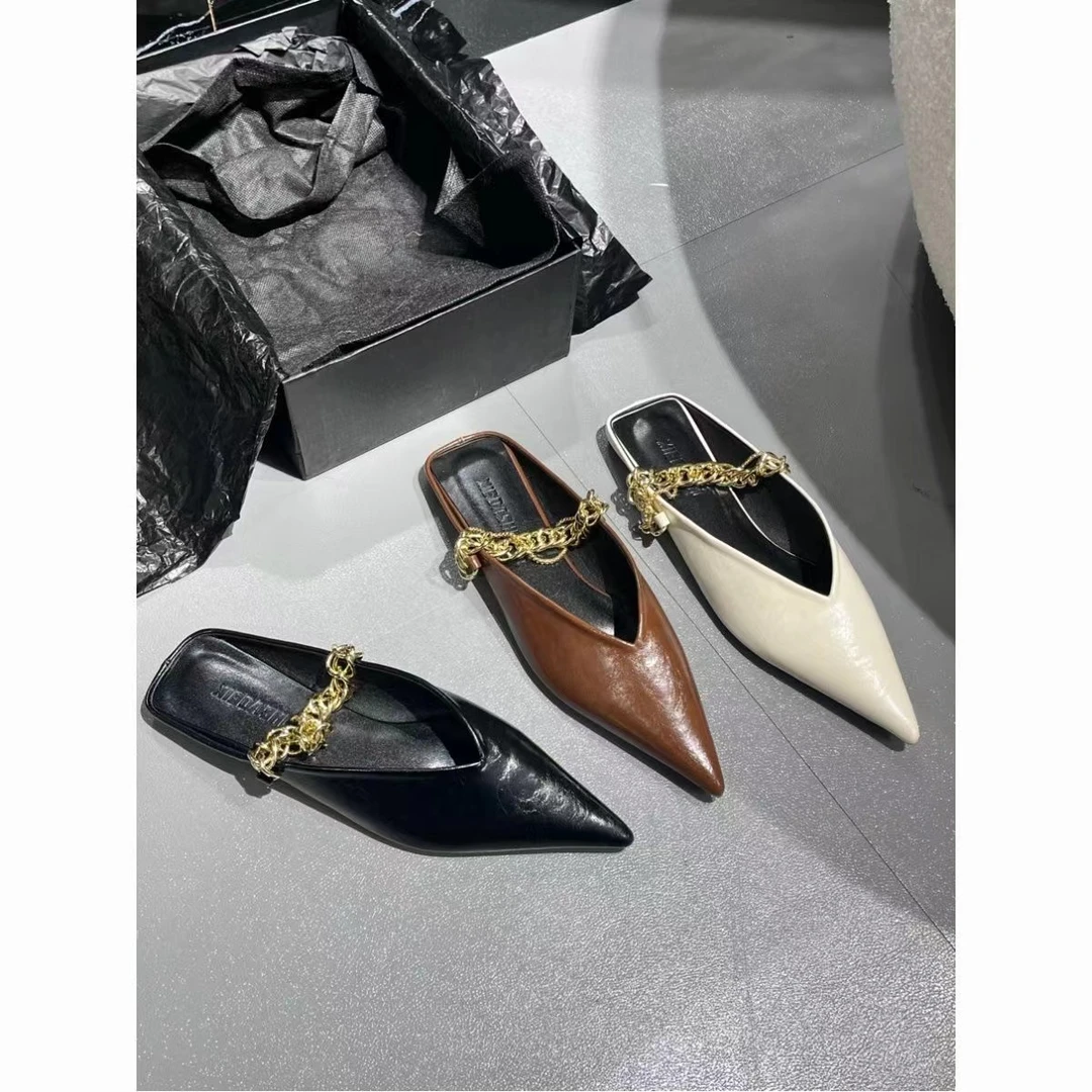 漆皮平跟纯色尖头休闲风浅口单鞋粗跟包头平底春夏季低跟