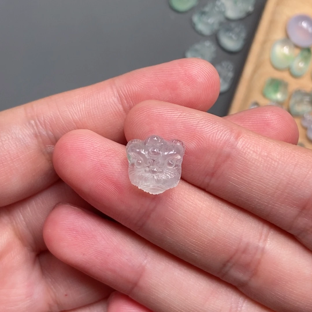 翡翠颈饰未镶嵌醒狮头