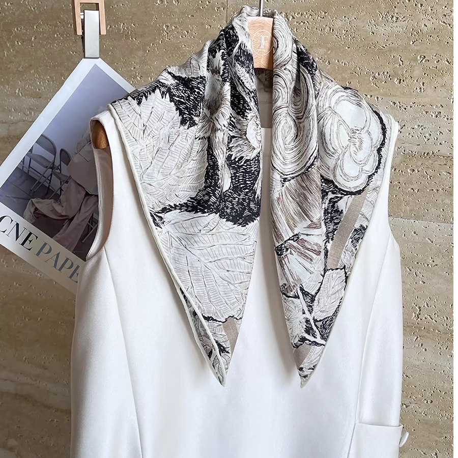 【小松鼠】65丝毛秋冬保暖女士围巾百搭风格时尚小方巾