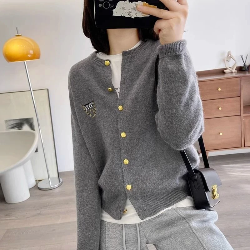 刺绣针织开衫女秋冬学院风休闲软糯糯毛衣外套针织衫新款爆款女款