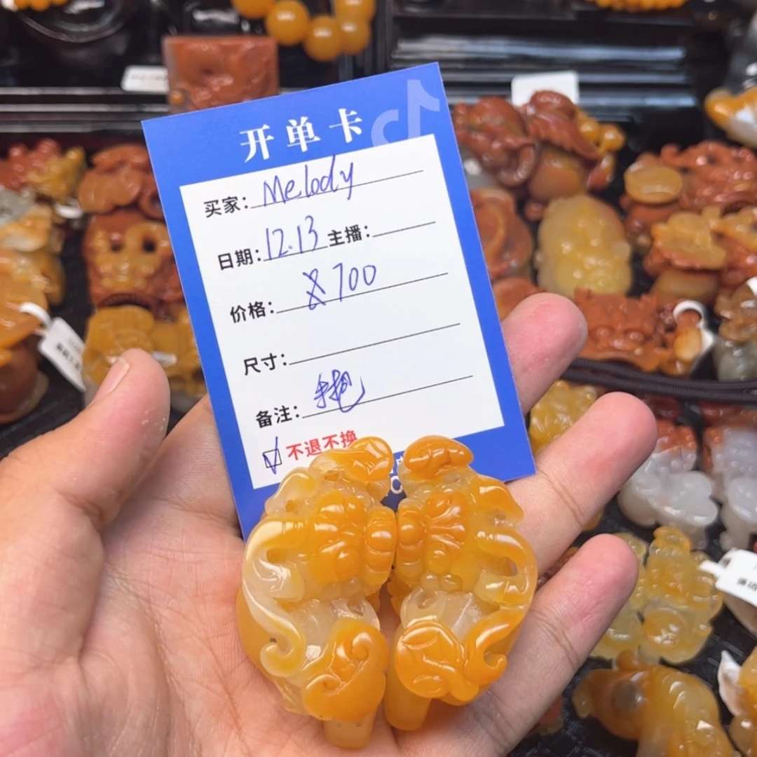 【闪购商品】石英质玉（黄龙玉）颈饰合金M****y