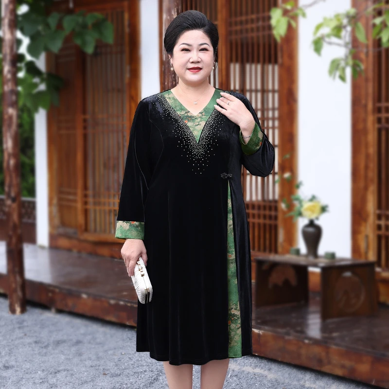 秋装新款金丝绒连衣裙大码胖妈妈时尚V领烫钻加肥拼接长袖连身裙