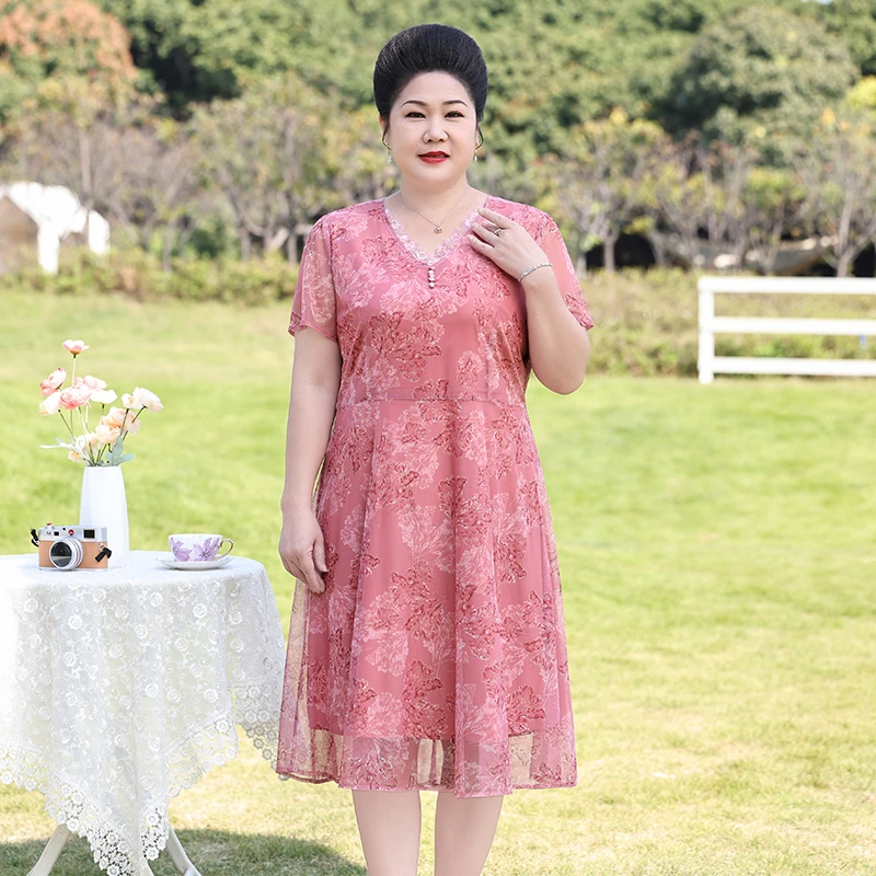 夏季薄款碎花妈妈装连衣裙中年女装气质显瘦老年人时尚特大码裙子