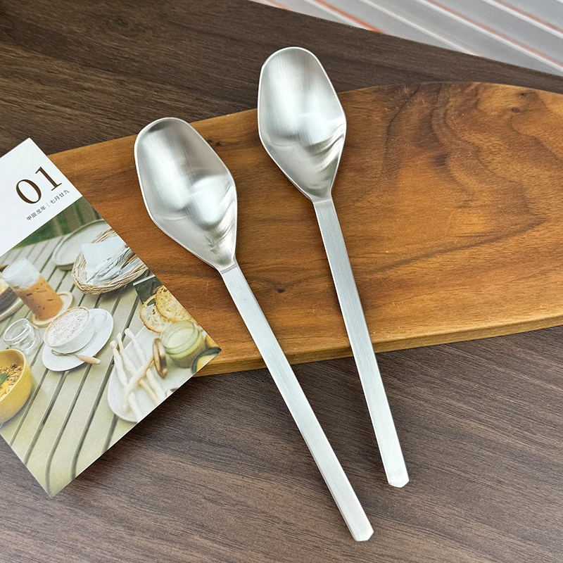 18/10不锈钢砂光菱形餐勺勺子调羹 长20.8cm 宽4.3cm 重59g 厚3mm