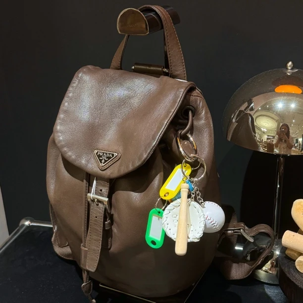 95新 Prada/普拉达 只盒/Prada中古超可爱大象灰双肩包