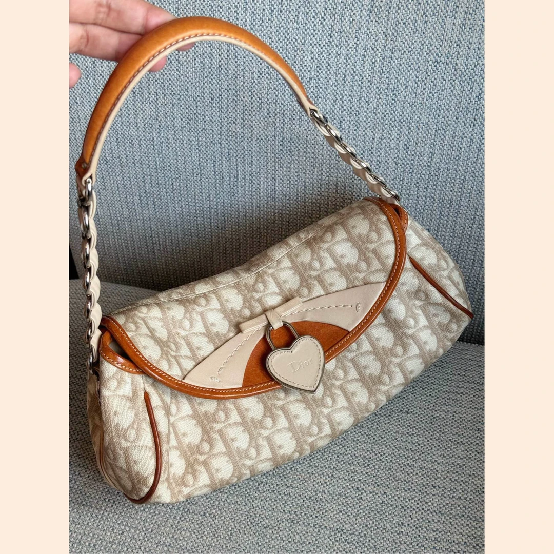 95新 DIOR/迪奥 只盒/Dior中古款爱心锁腋下包奶茶色