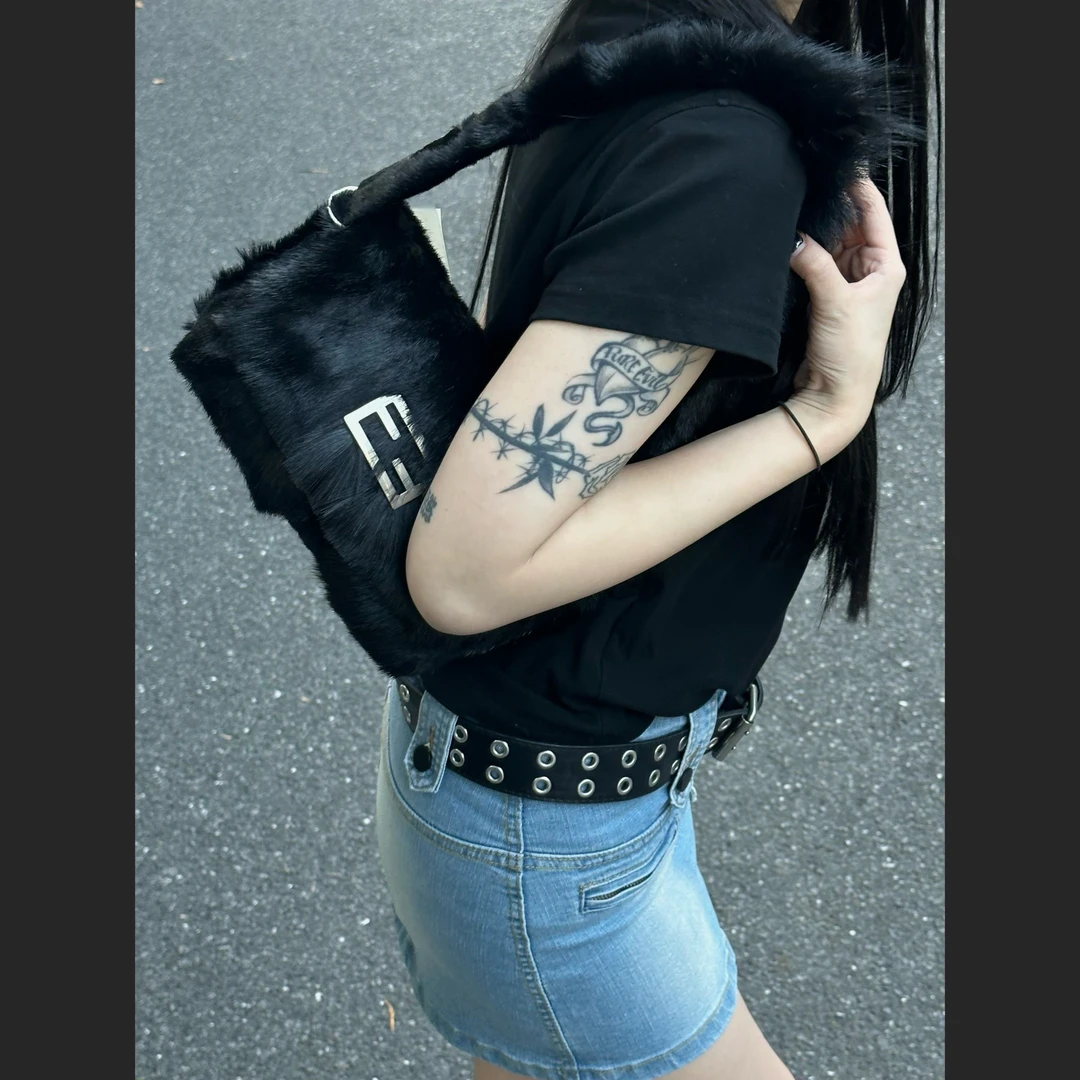 95新 FENDI/芬迪 只盒/Fendi黑银羚羊毛单肩腋下包