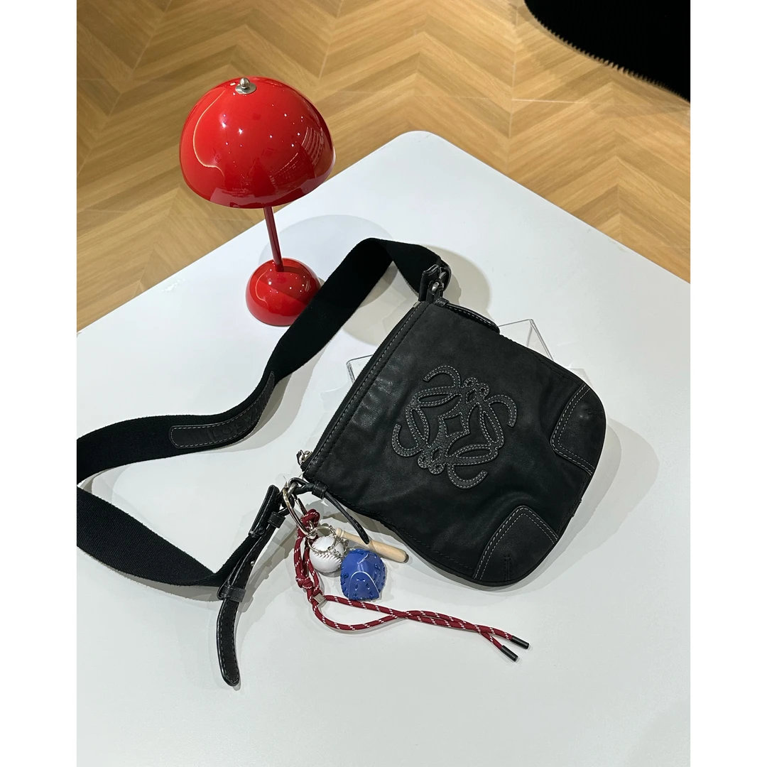 95新 LOEWE/罗意威 只盒/Loewe黑色麂皮拼皮斜挎相机包