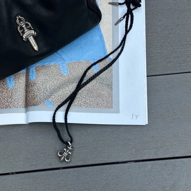 95新 其他 只盒/CH克罗心中号水滴童军花皮绳项链