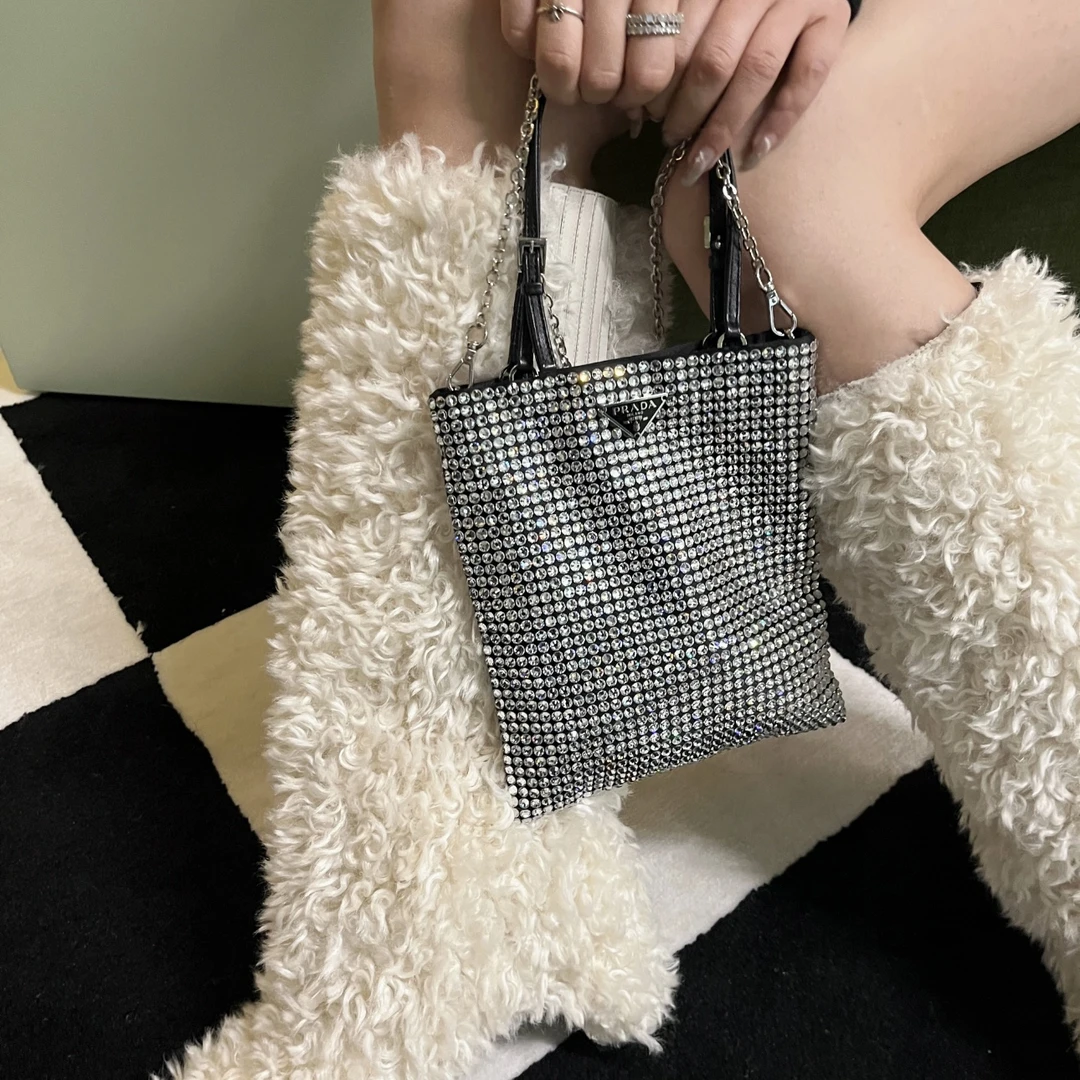 99新 Prada/普拉达 只盒/Prada新款水钻mini琴谱斜挎包