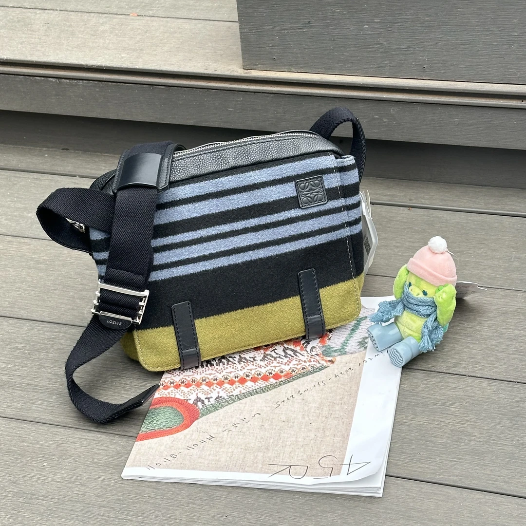 95新 LOEWE/罗意威 只盒/Loewe毛呢邮差Military包