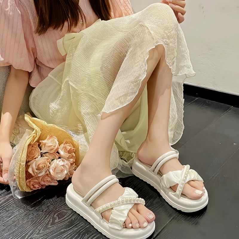 2024年时尚百搭网红新款8819-1珍珠折皱夏季软底外穿厚底女拖鞋