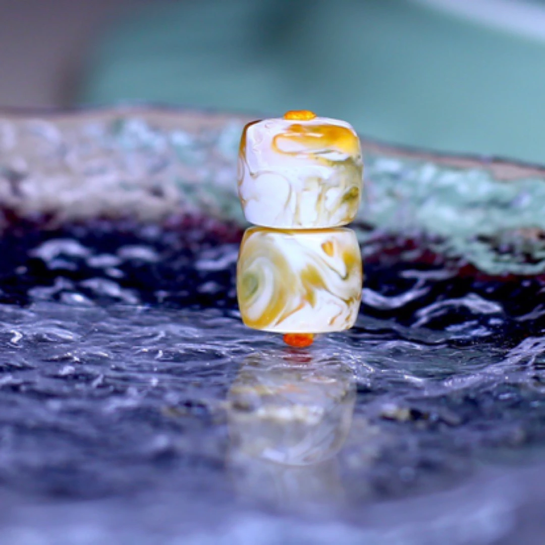 8.4mm溶洞瓷金白直切对珠，飘彩 同料出品，真的好划算，