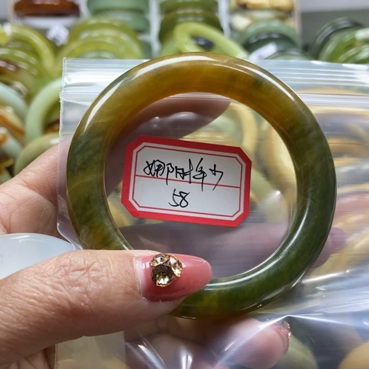 蛇纹石玉手镯未镶嵌娜**少