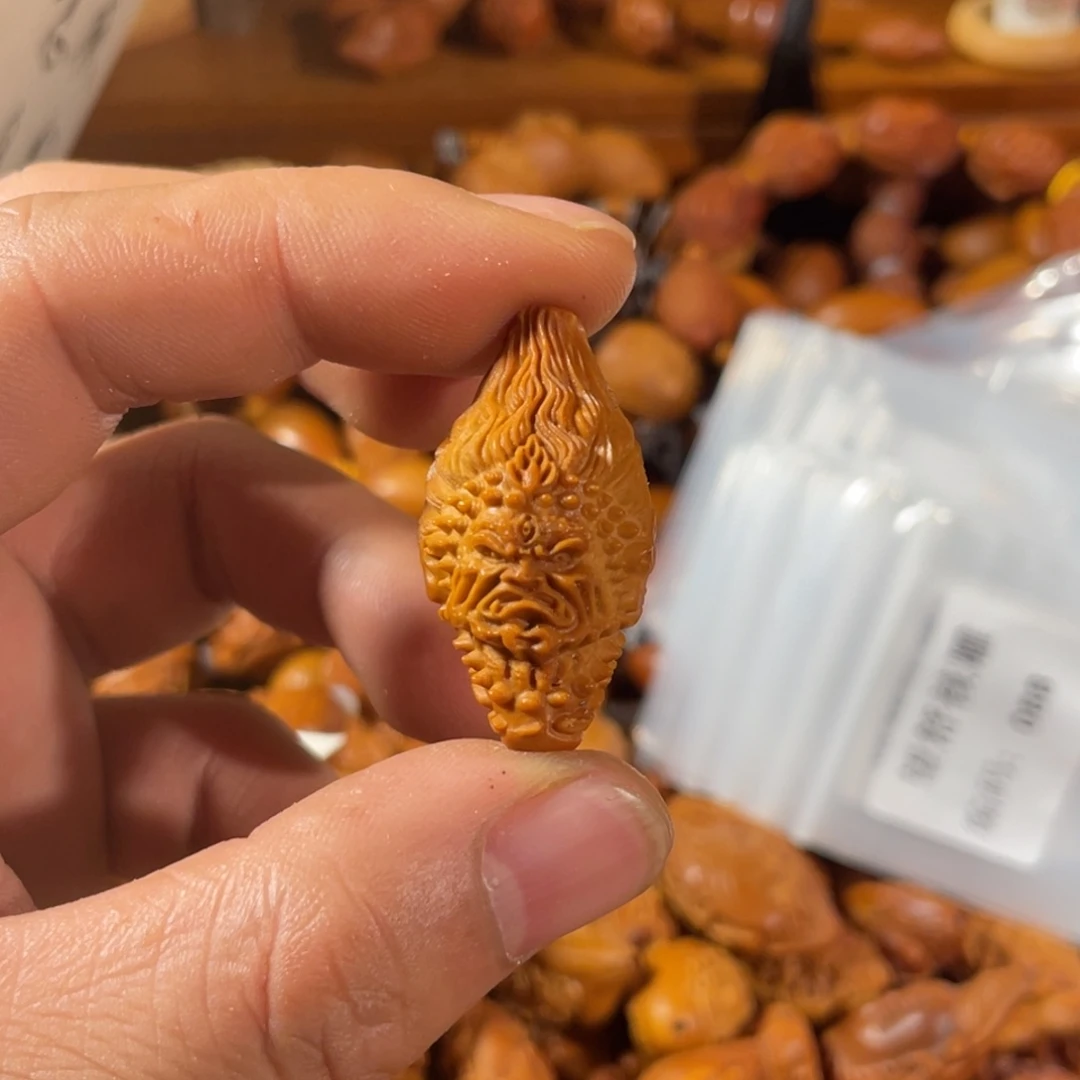 橄榄核核雕明王头088