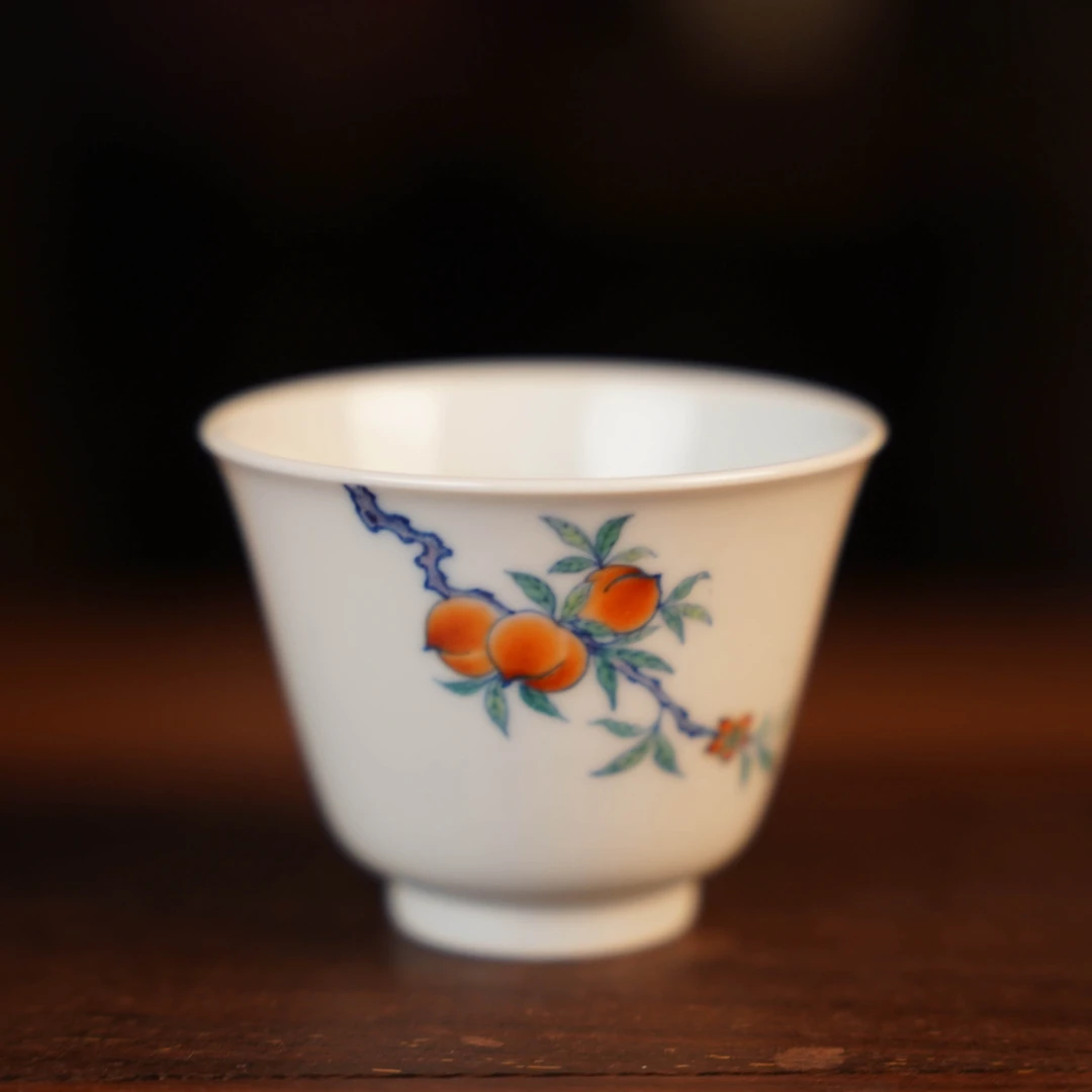 古彩云霞斗彩桃气满满杯