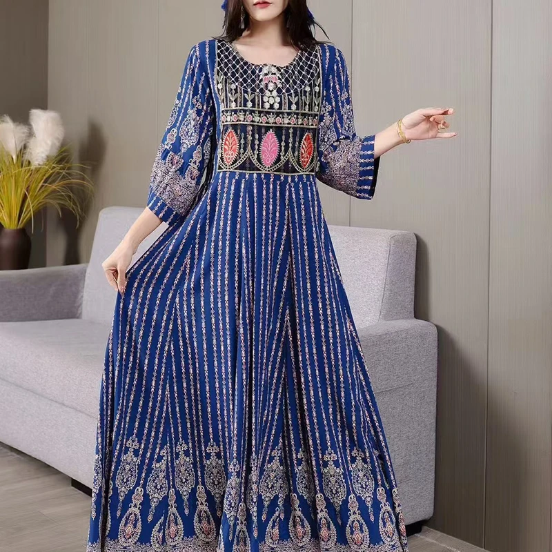 新疆民族风重工刺绣花度假旅游长裙宽松收腰文艺复古印花连衣裙