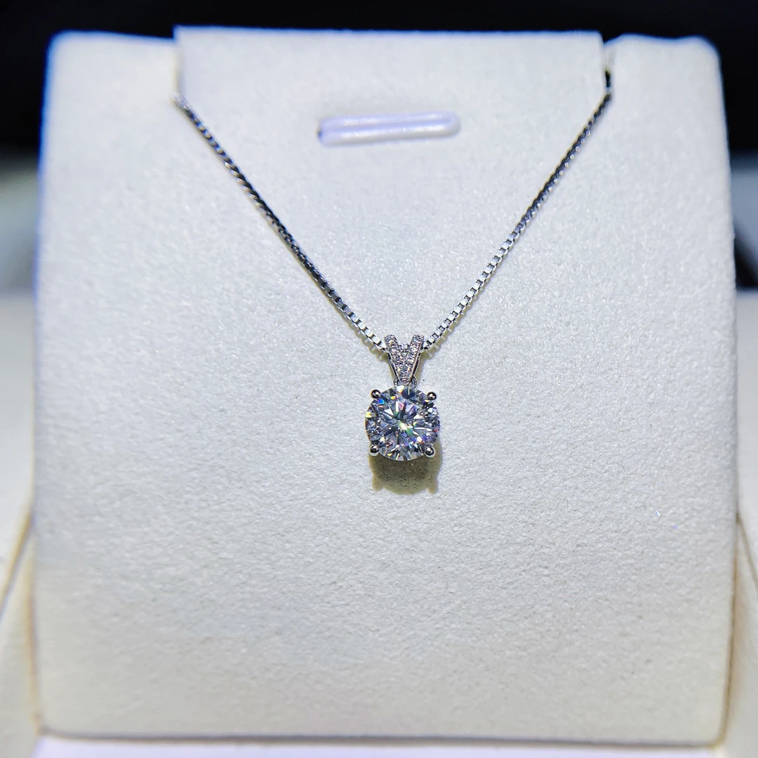 925银银制品 AU750v排四爪吊坠 赠s925银链