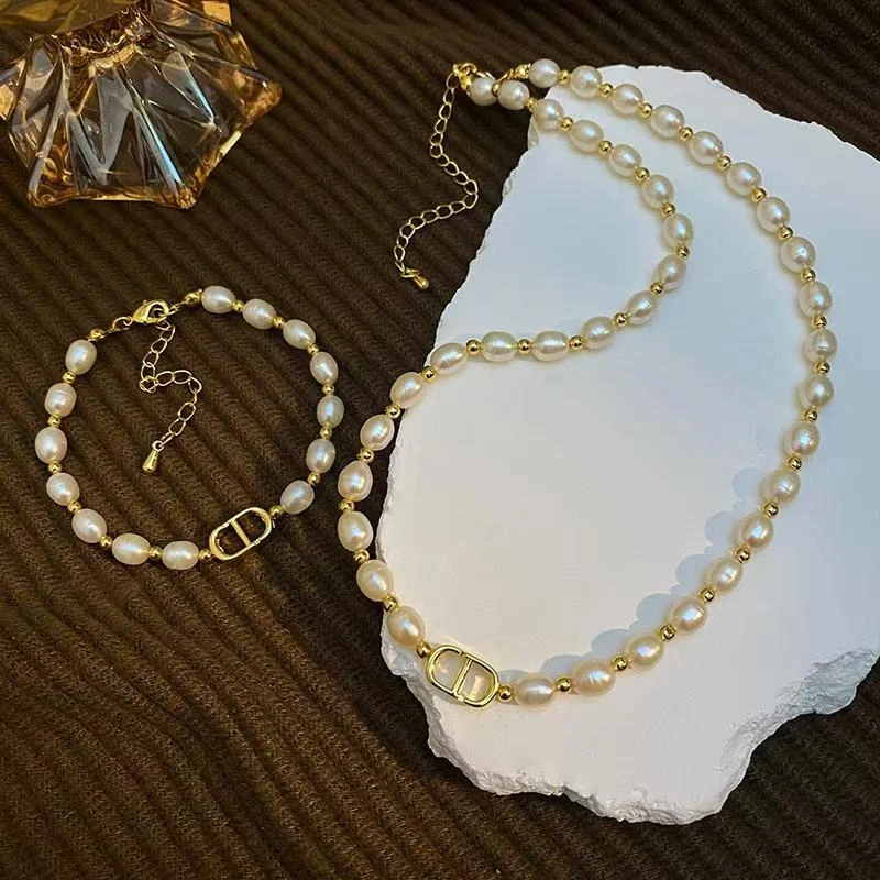 天然珍珠项链女气质轻奢百搭猪鼻设计毛衣链高级感精致优雅锁骨链