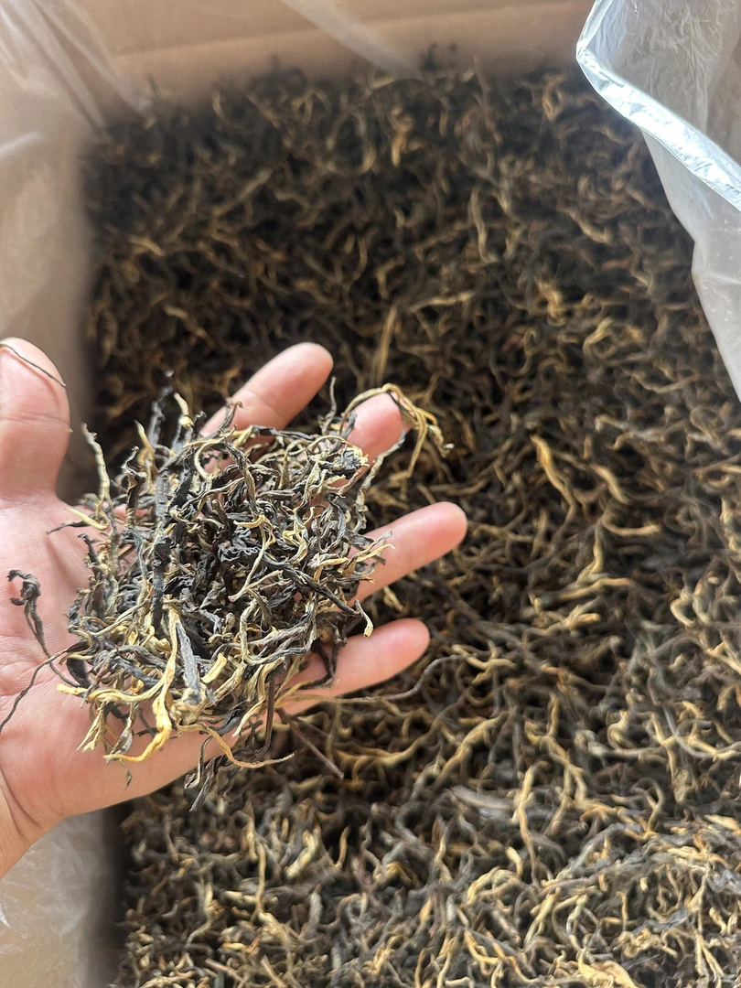 2024弯弓古树晒红采用二春古树原料制作，花蜜香，入口香甜软糯