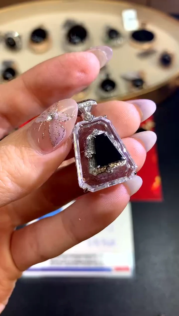 【闪购商品】翡翠吊坠|18K金镶嵌吊坠|2980