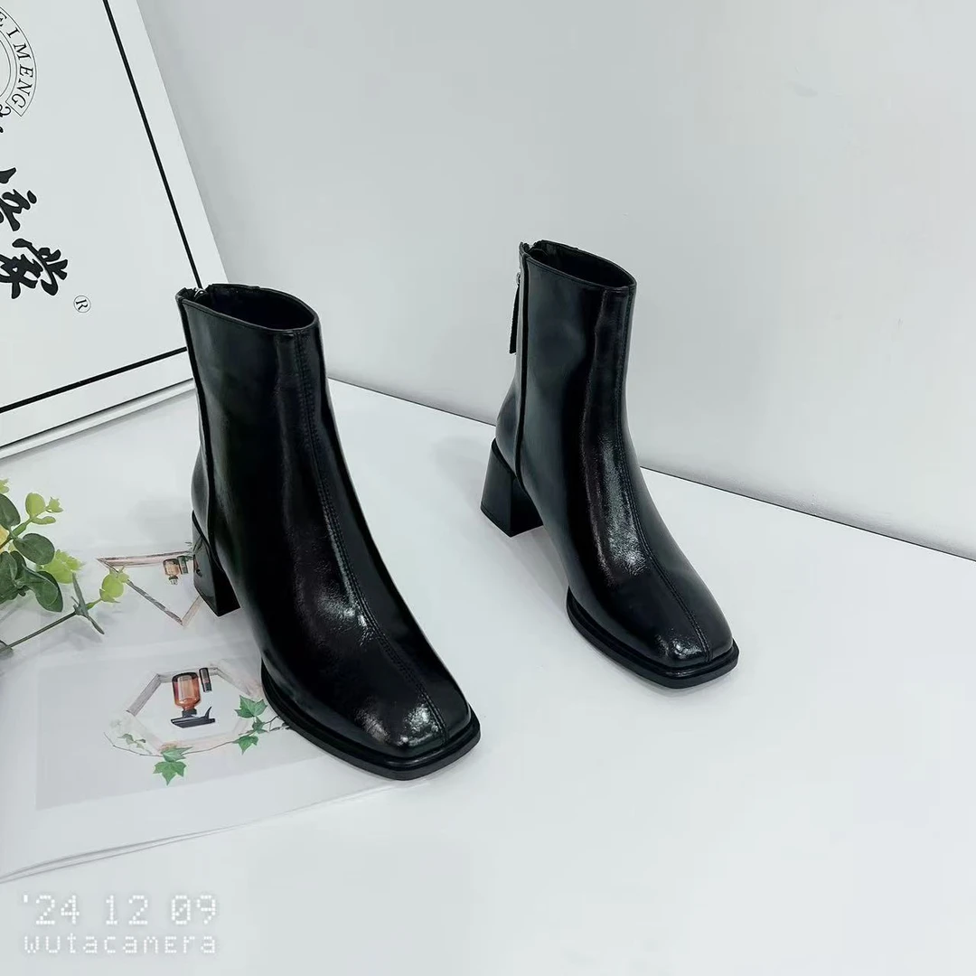 P246096 冬季新款时尚靴子女时尚粗跟方头气质短靴加绒