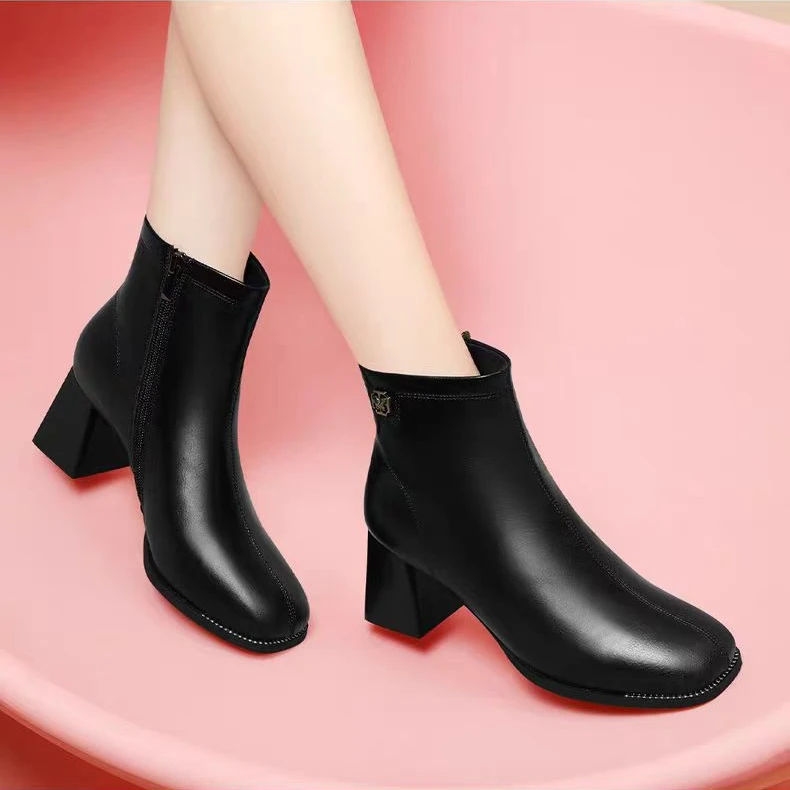 7708 冬季新款时尚百搭粗跟方头气质短靴加绒