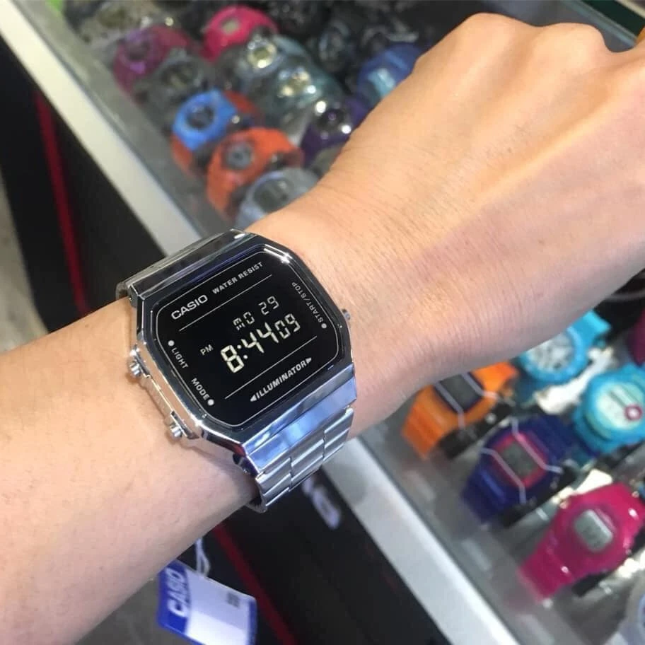 未拆封 Casio/卡西欧 手表男复古小方块学生电子表A168WEM-1D