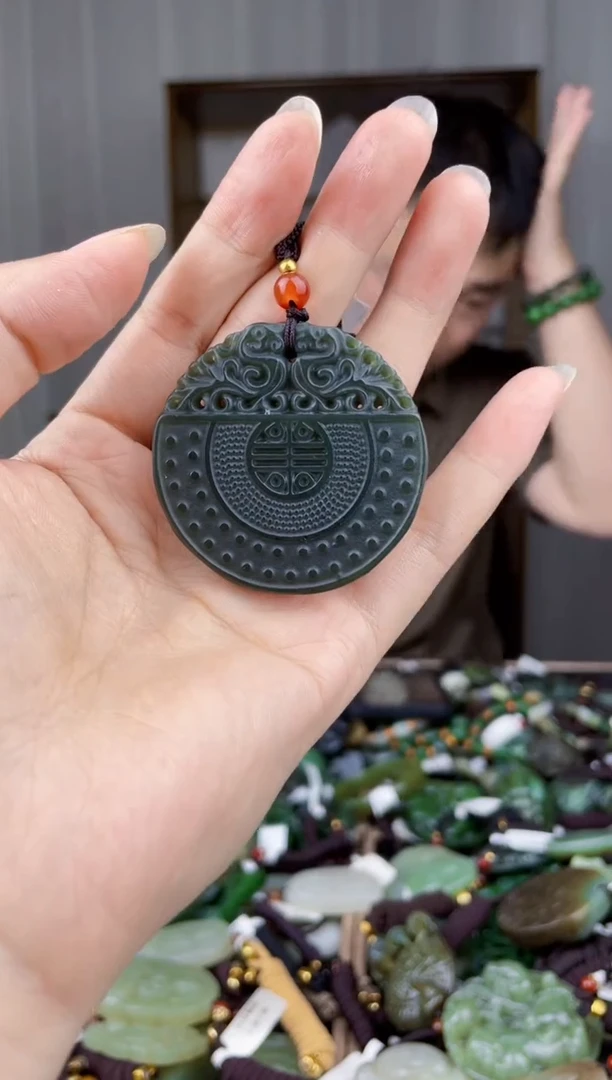 【闪购商品】和田玉挂件未镶嵌拍一发一，多样性发货！