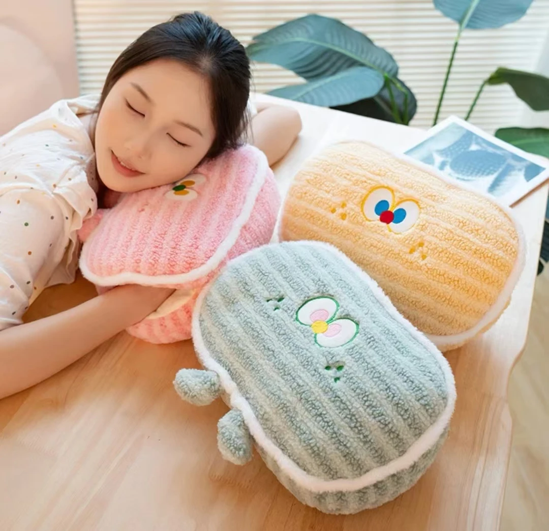 可爱多巴胺抱枕办公室午睡小枕头学生午休暖手可插手趴睡靠垫女生