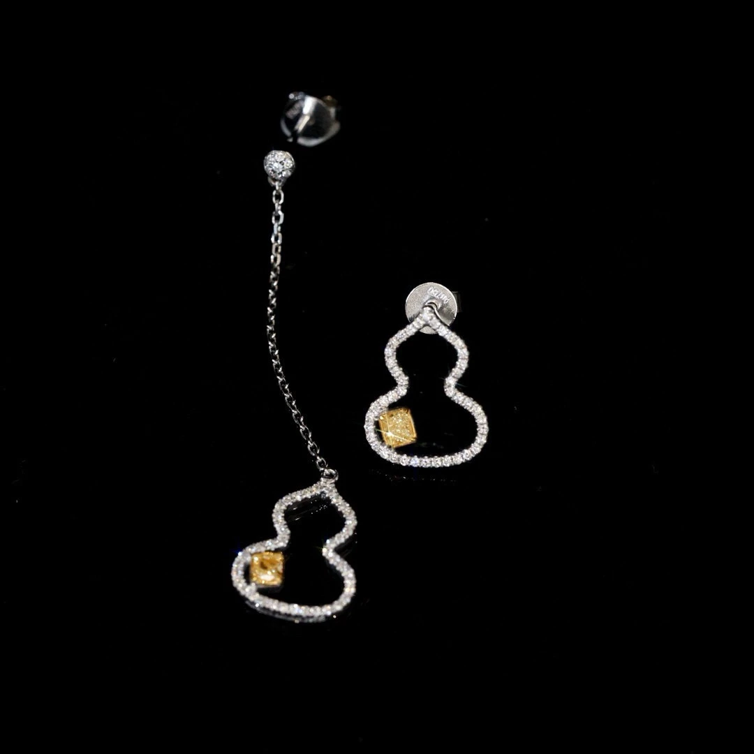 哈喽麦兜 18k金天然黄钻时尚不对称AB款葫芦耳钉