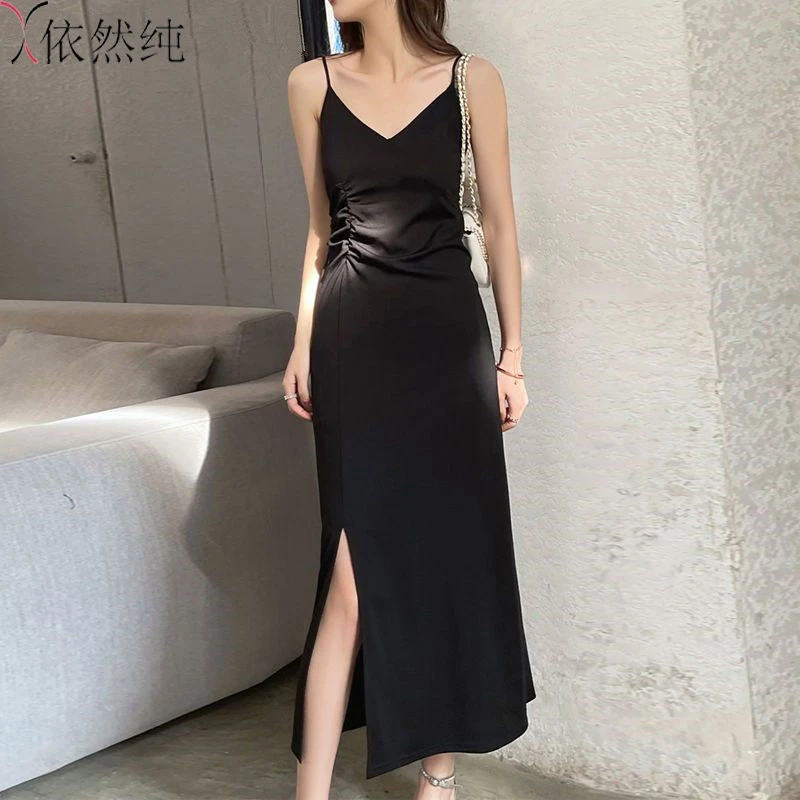 2023夏季新款黑色吊带连衣裙女法式内搭修身显瘦打底外穿小黑裙子