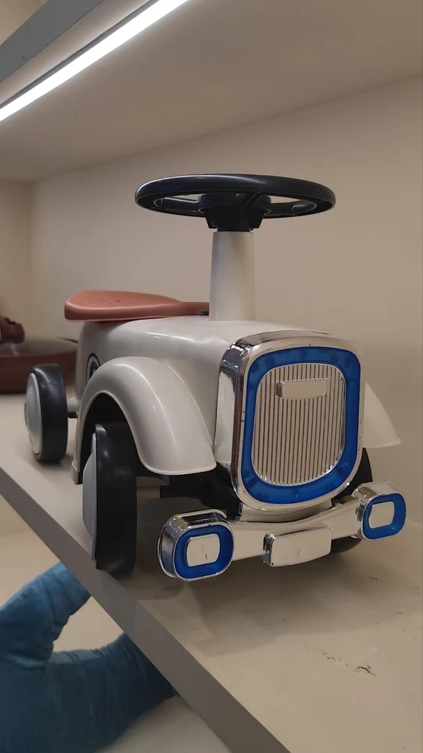 专属福利儿童车玩具车滑行学步车随机款 AL