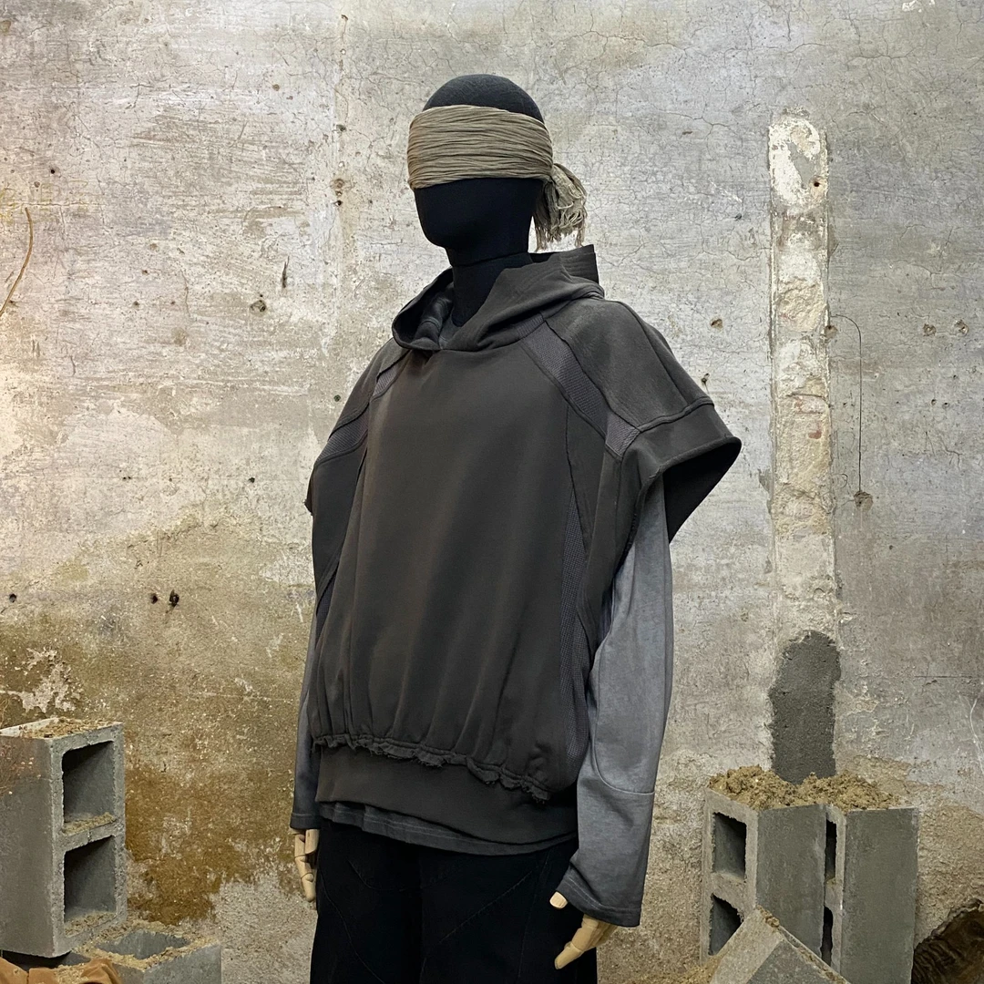 【YIZHOU】秋冬新品时尚宽松无袖连帽拼接美式复古落肩卫衣毛边剪裁